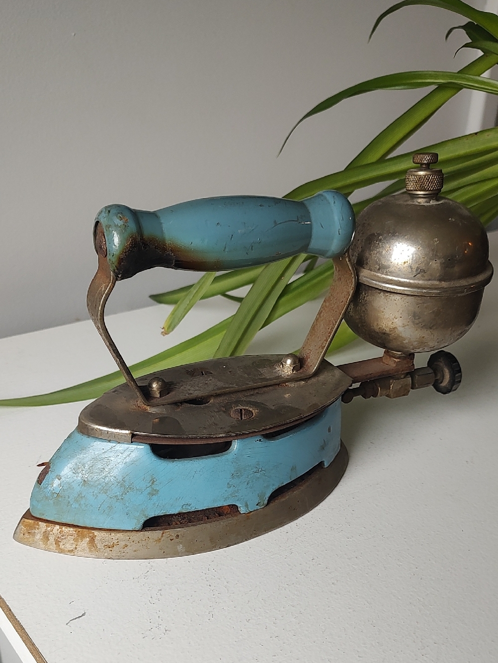 Vintage Coleman Lamp & Stove Canada Instant-Lite Model 4A Iron